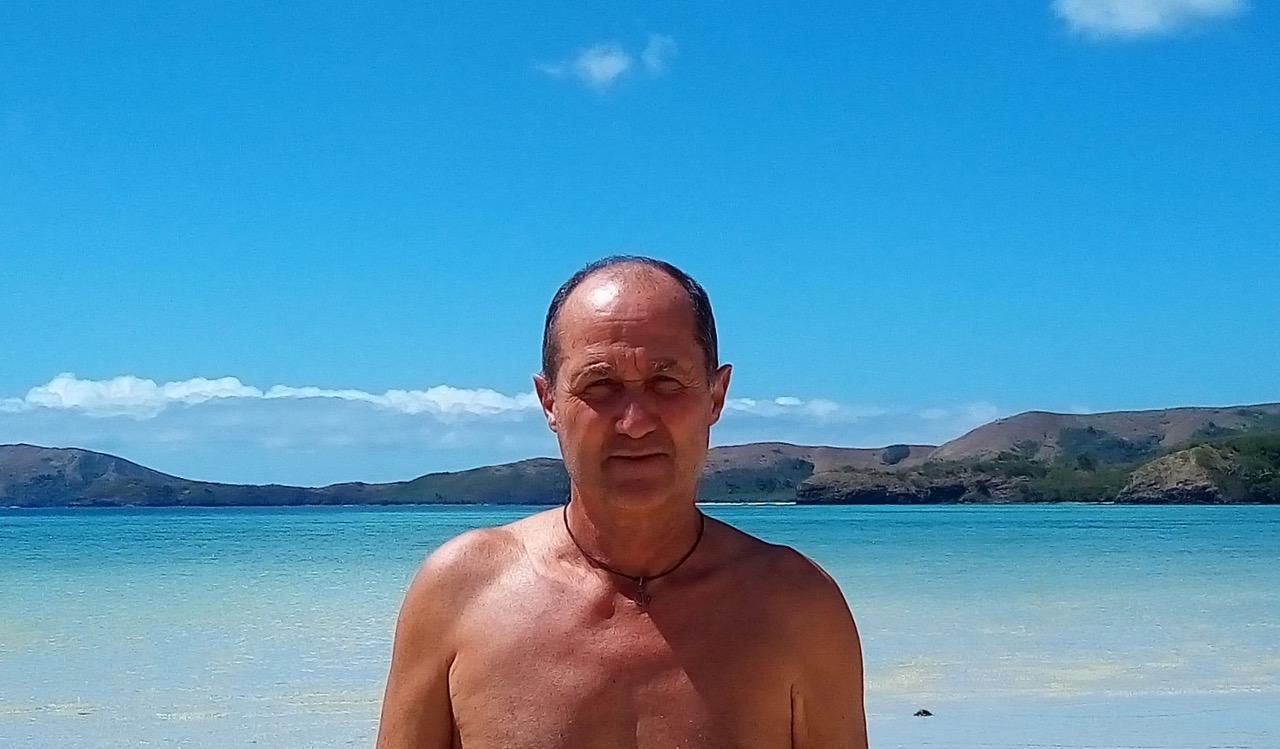 Per anni maestro di sci, ora gira il mondo in barca a vela
