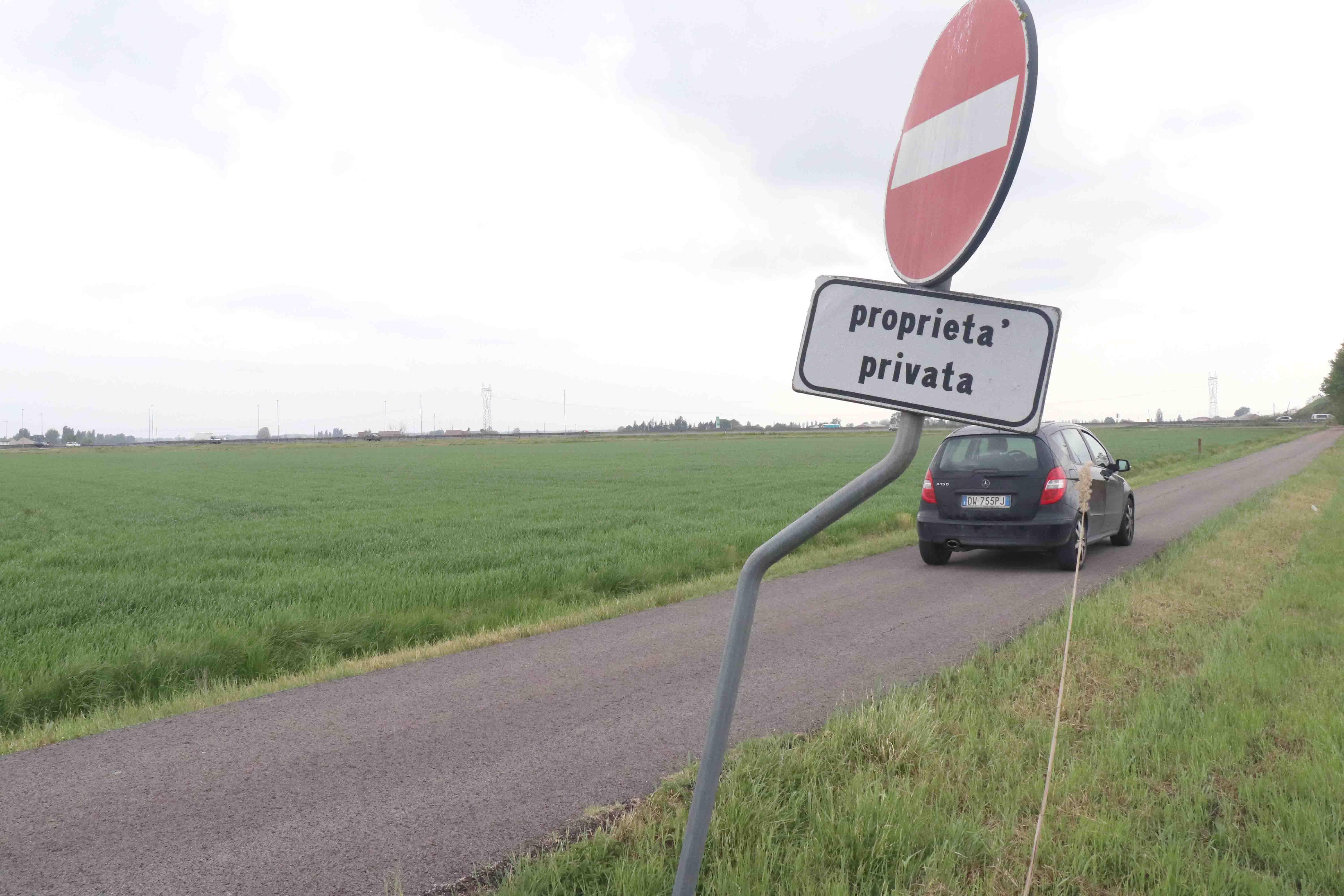 Via delle Bonifiche. «Basta furti nel parcheggio. Chiediamo più sicurezza» 