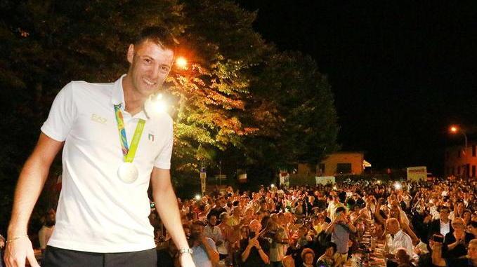 Simone Buti durante la festa a Torre dopo le Olimpiadi di Rio de Janeiro (Foto Franco Silvi)