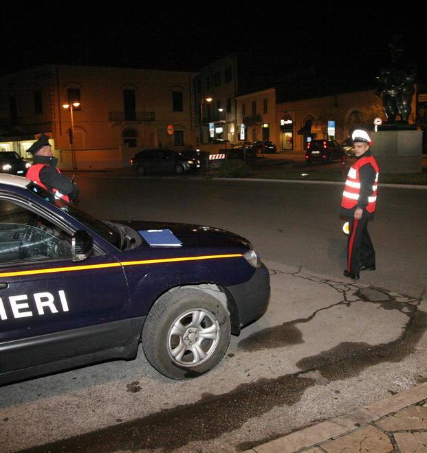 Patteggiano la pena per la rissa in centro con la siringa infetta 