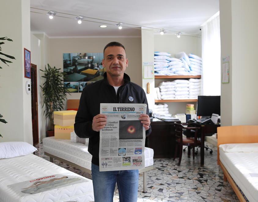 Giovanni Saccà porta avanti Vitaflex, una tradizione di famiglia con sede in piazza della Repubblica (Repetti/Pentafoto)