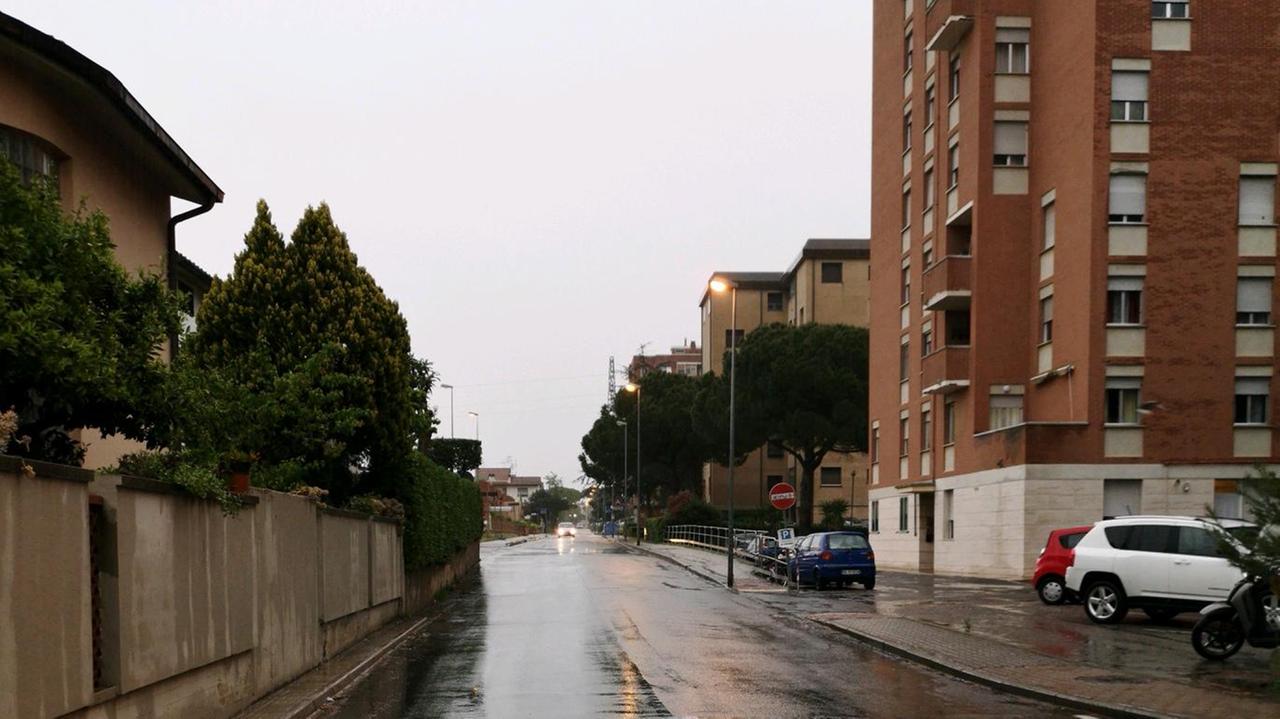 Pensionato in ciabatte mette in fuga i ladri