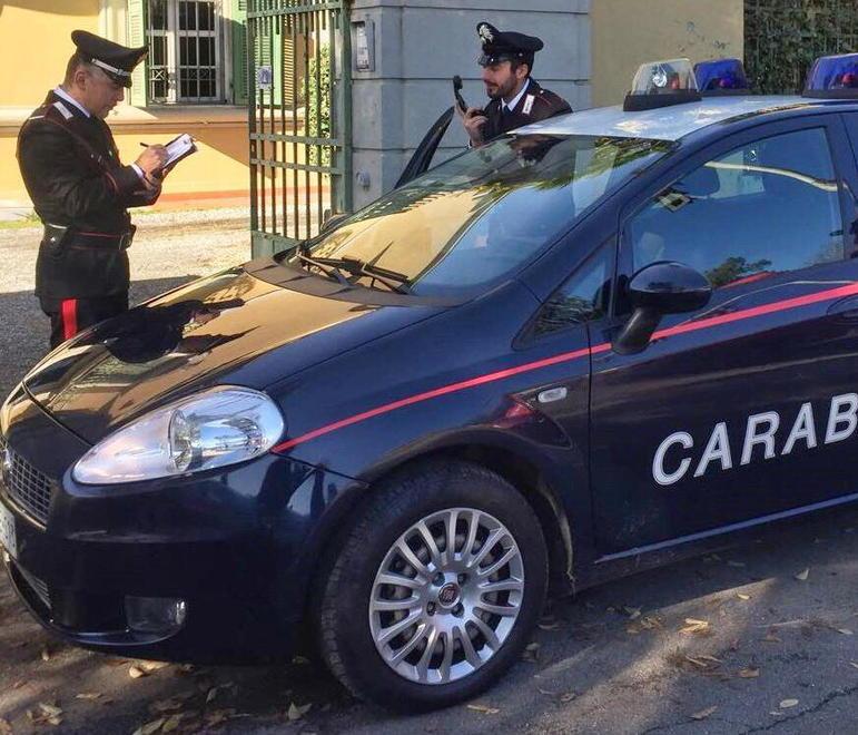 Si getta sull’Aurelia per sfuggire alla cattura 