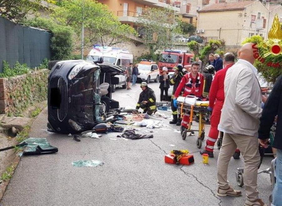 Schianto con l’auto Padre e figlia gravi al Misericordia