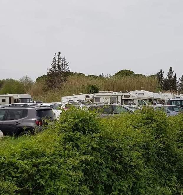 Caos alle Cascatelle La polizia municipale bacchetta i camperisti 