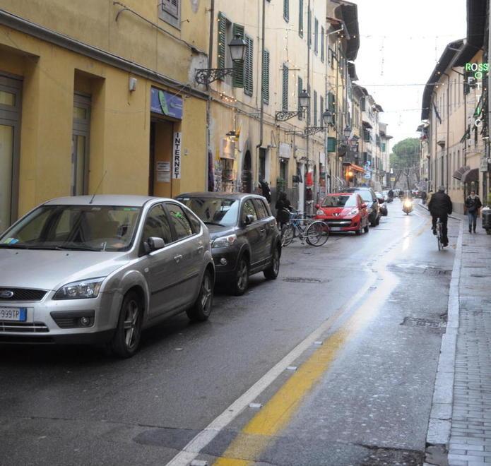«Via Carducci senza regole, deve essere pedonalizzata» 
