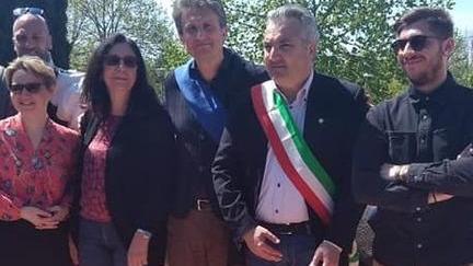 Inaugurata la statua voluta dalle famiglie di due ragazzi vittime della strada