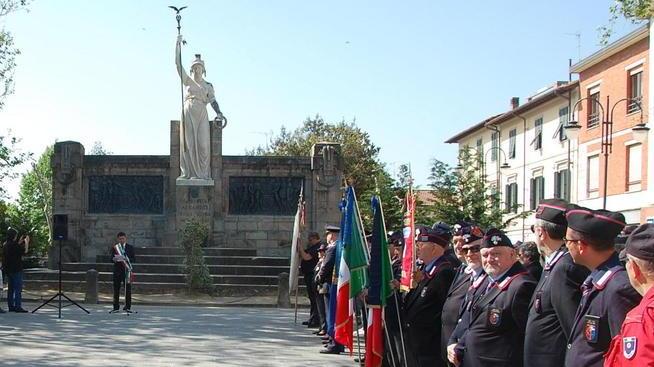 25 aprile, le cerimonie a Cascina e l’omaggio di Vicopisano ai Petri
