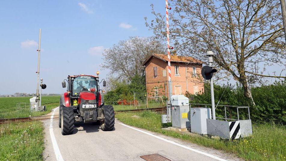Sulla Ferrara-Codigoro verranno eliminati due passaggi a livello