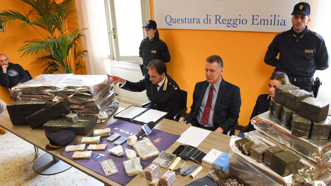 Reggio Emilia, sequestrato il tesoro degli spacciatori: lingotti e due quintali di droga