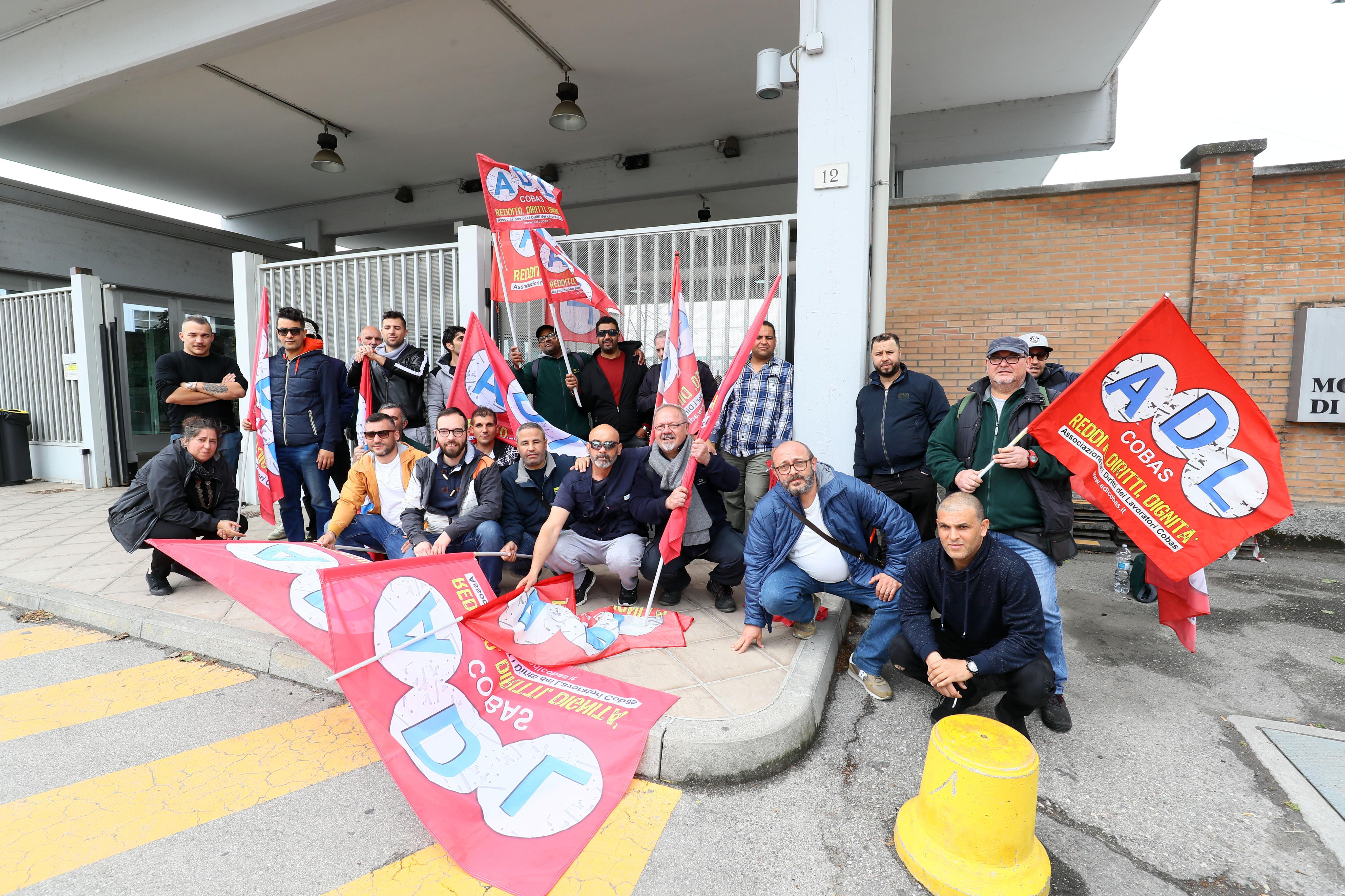 Appalto Eni-Versalis,sciopero e proteste al Petrolchimico