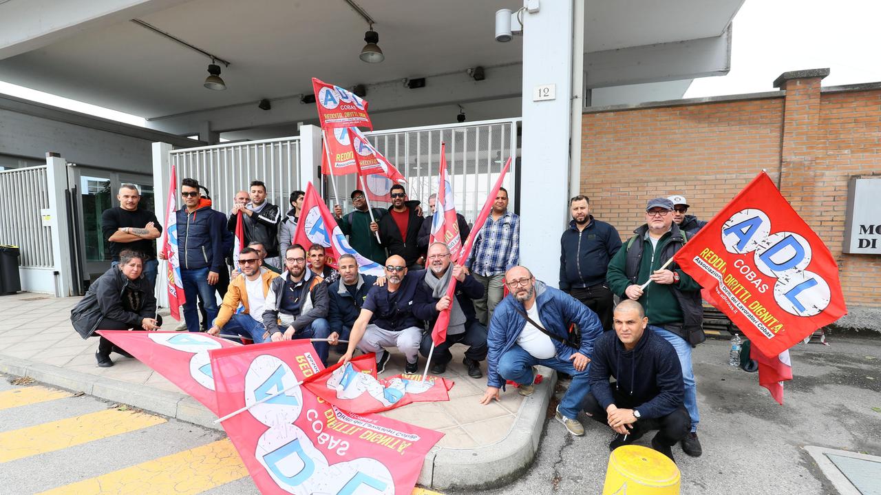 Appalto Eni-Versalis,sciopero e proteste al Petrolchimico