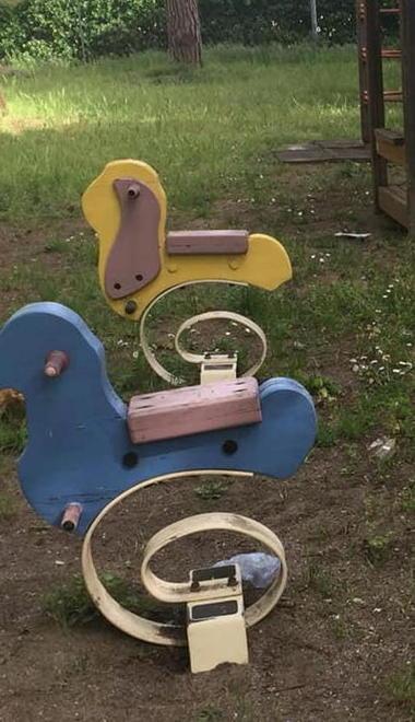 Parco giochi nel degrado