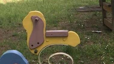 Parco giochi nel degrado