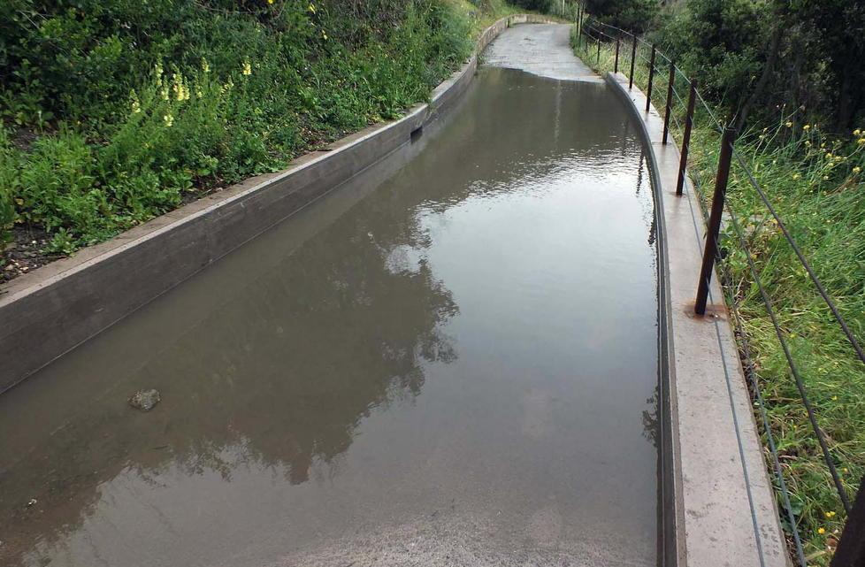 Strada allagata e locale chiuso