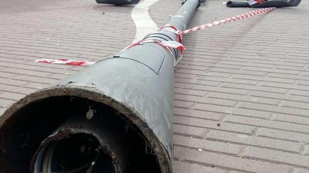 Lampione cade sul lungomare Paura in città