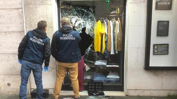 Via Taglio, allo store Numb una spaccata da 8mila euro