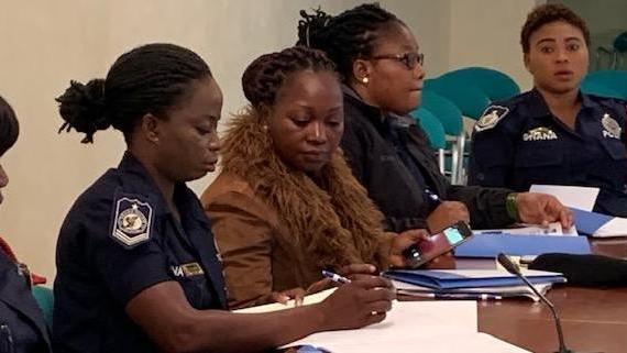Gestire le vittime di violenza Poliziotte ghanesi a lezione
