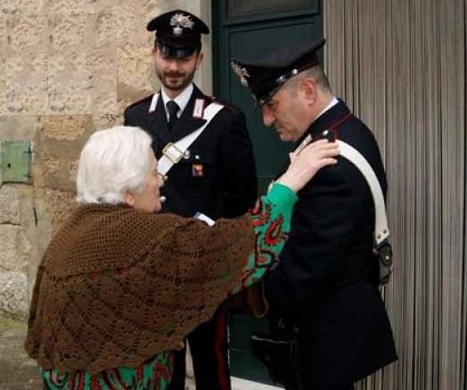 «Suo nipote in arresto». Anziana di 96 anni derubata di seimila euro 