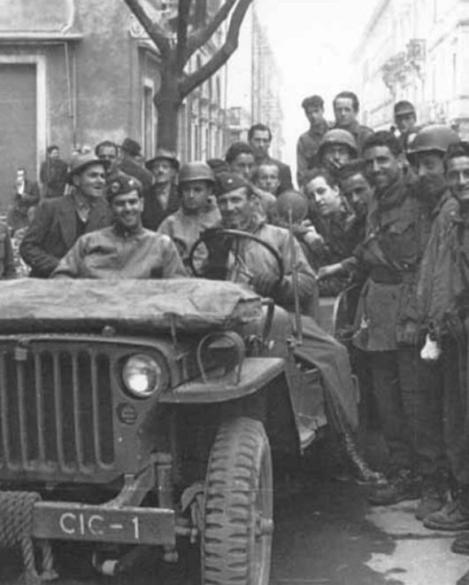 Un giorno memorabile: Bella ciao e gonfaloni per la Liberazione 
