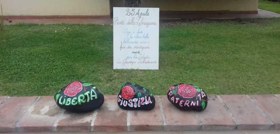 Parole dipinte su sassi L’omaggio al 25 aprile del preside Di Fiore 