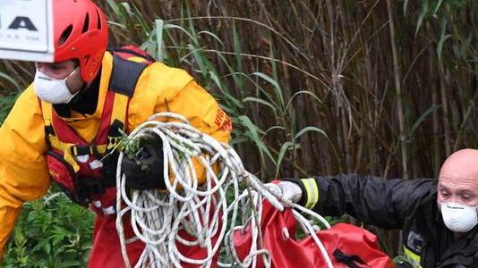 Sequestrati furgone e cellulare dell’uomo trovato cadavere