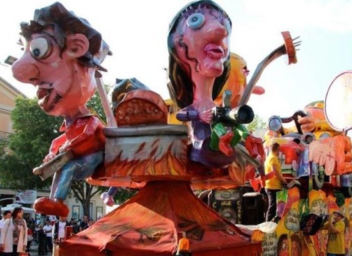 Mirandola, carri allegorici sfilata e musica: al via la Festa di Primavera 