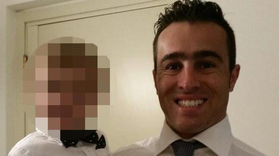 «Marco non risponde più al telefono»: trovato morto in casa a 38 anni dalla compagna