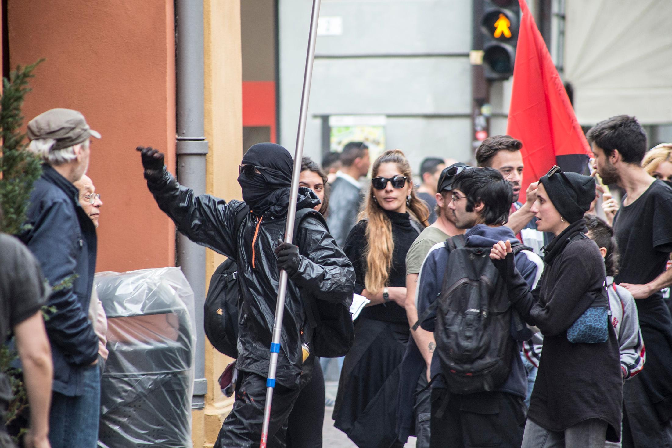 Corteo anarchici, il Prefetto di Modena: "Grazie alla Questura". La Procura: "Pronto un fascicolo"