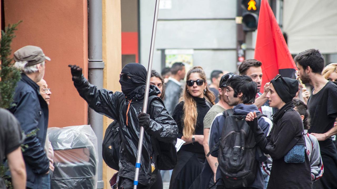 Corteo anarchici, il Prefetto di Modena: "Grazie alla Questura". La Procura: "Pronto un fascicolo"