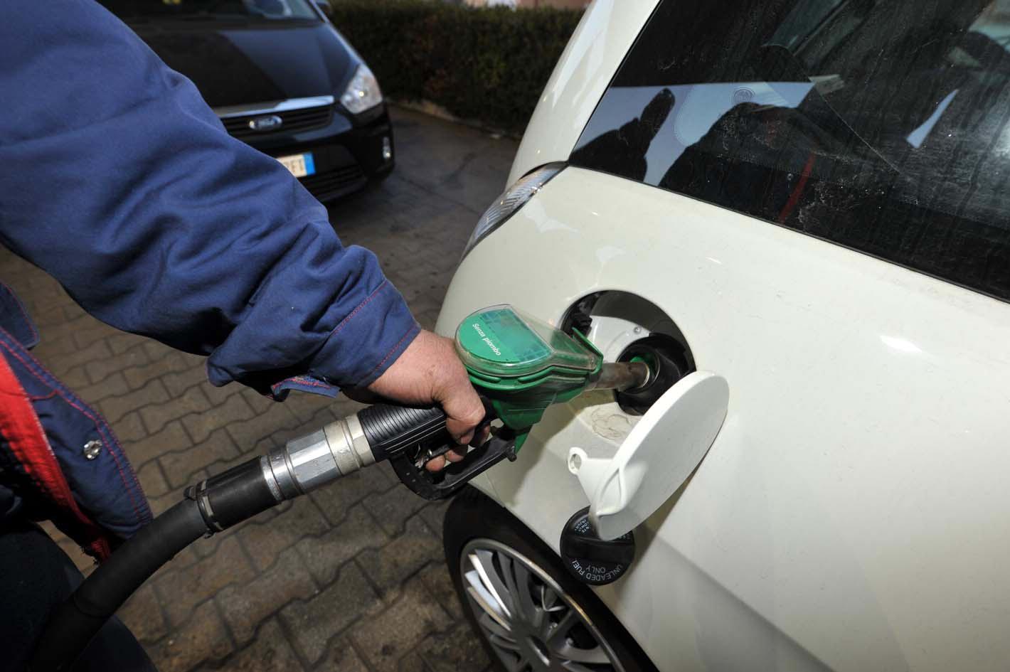 Ip sfiora quota 2 euro, Conad meno cara: carburanti, tutti i prezzi 