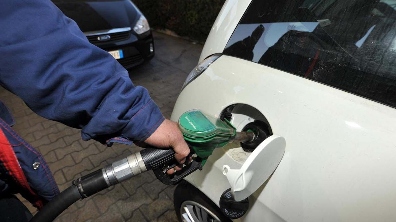 Ip sfiora quota 2 euro, Conad meno cara: carburanti, tutti i prezzi