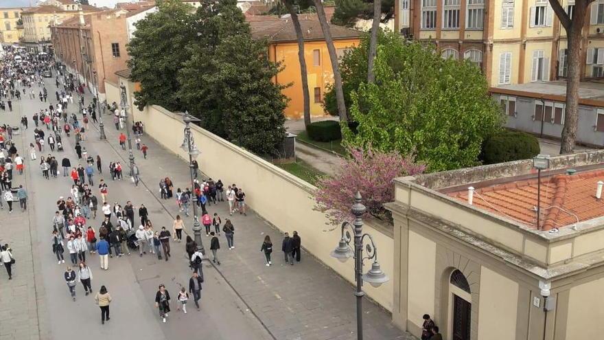 Mai più le bancarelle in piazza del Duomo, nemmeno dietro il muro