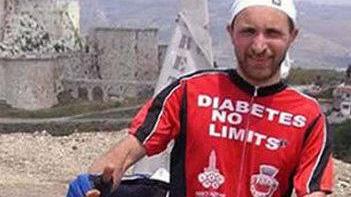 Il ciclista che girava il mondo sfidando la malattia
