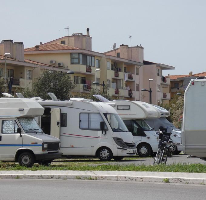 Altolà ai camper in sosta davanti al Molino 