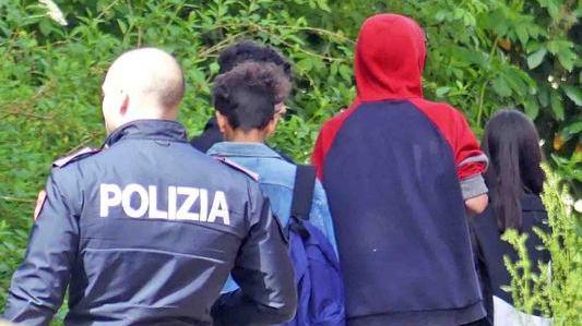 L'intervento della polizia per allontanare i giovani dall'ex San Giorgio
