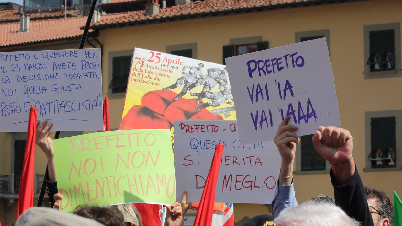 25 aprile, il questore di Prato denuncia chi lo ha fischiato