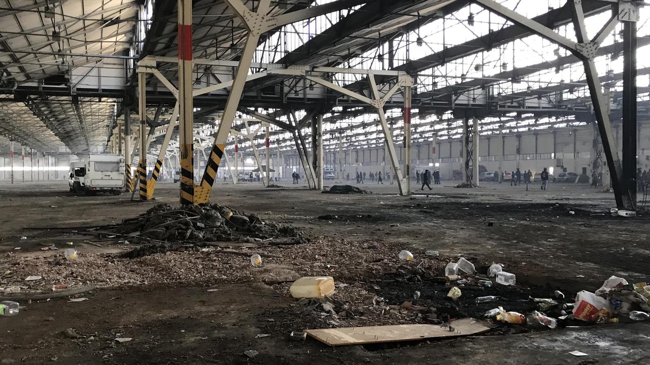 «Fuori di sé, voleva uccidermi». L’agguato dopo il rave a Livorno