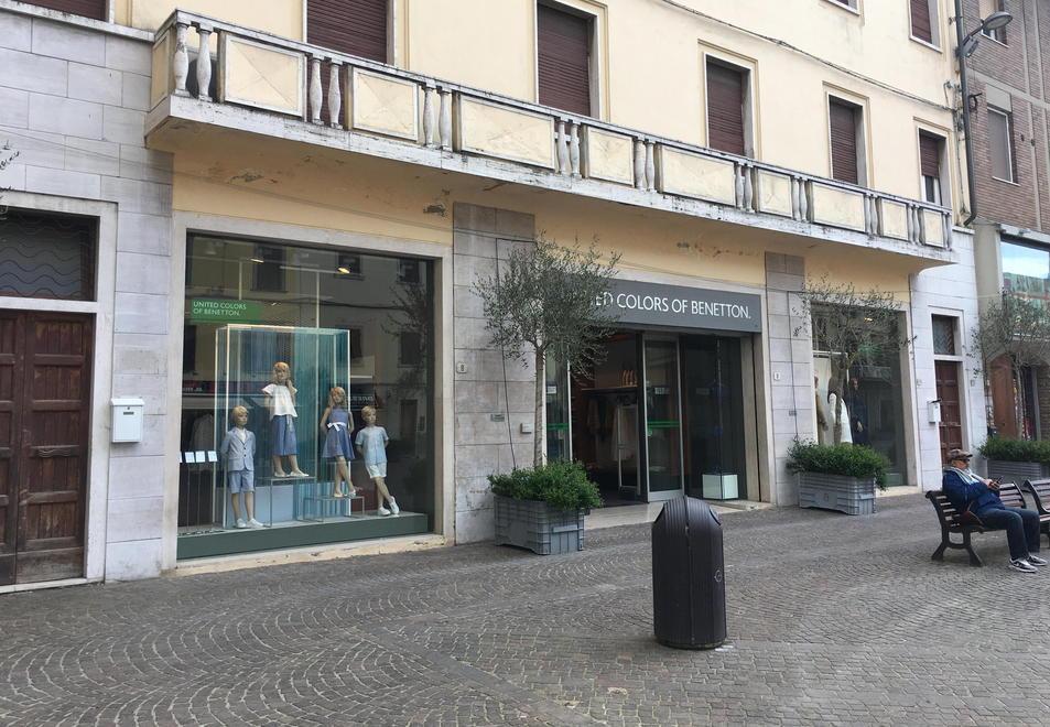 Il negozio Benetton a Pontedera