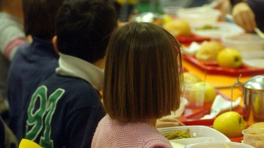 Colazione a scuola, la giunta conferma i biscotti alle statali