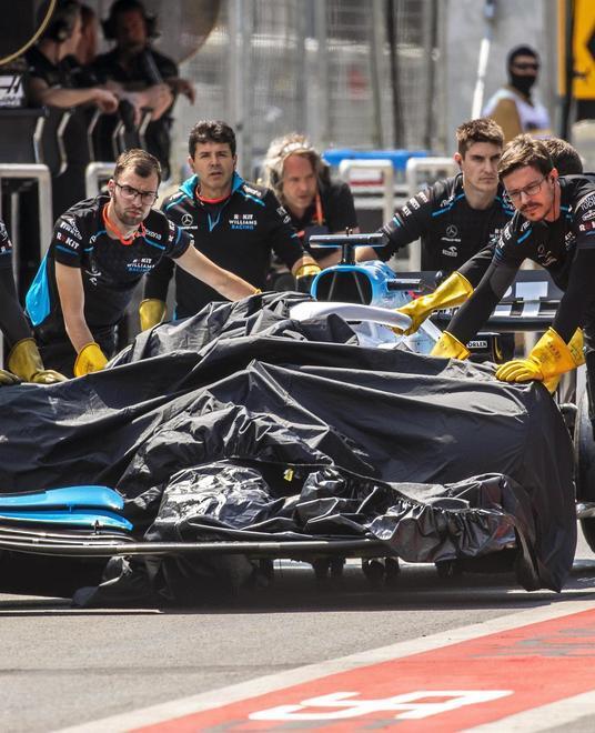Un... tombino blocca la F1 Poi spunta una gran Ferrari 