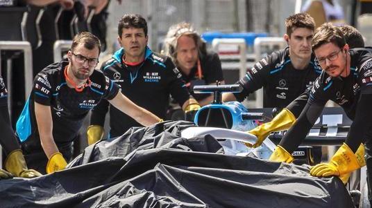 Un... tombino blocca la F1 Poi spunta una gran Ferrari