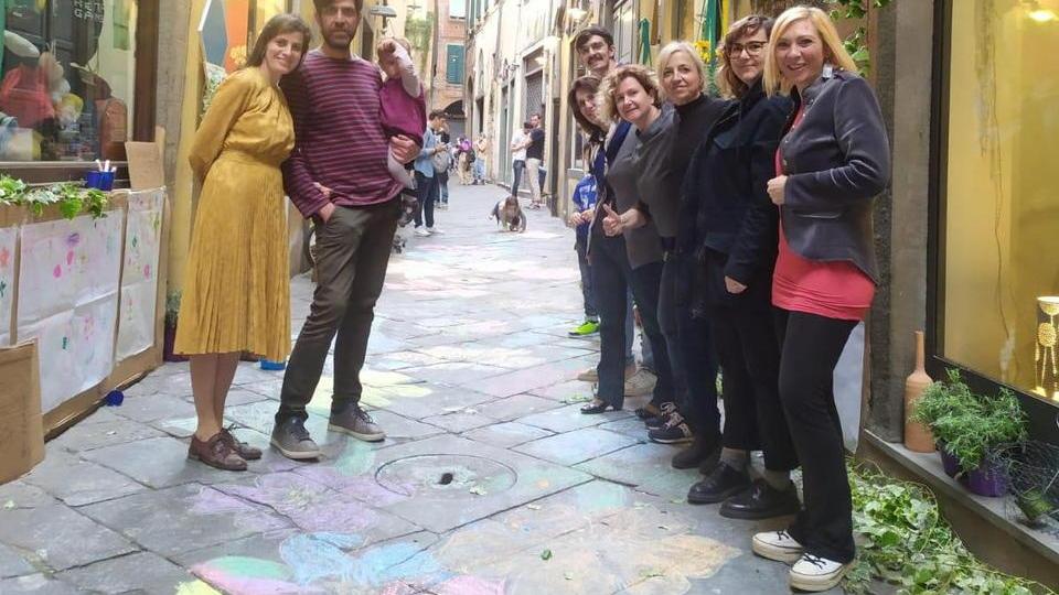 Happening di street art Creativa idea dei negozi