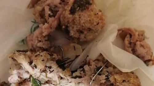 Spilli nelle polpette per i cani: allarme nella zona di Guamo