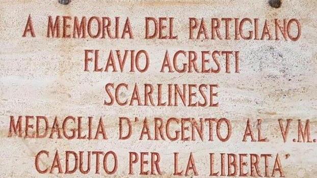 La targa in memoria del partigiano Agresti violata altre due volte