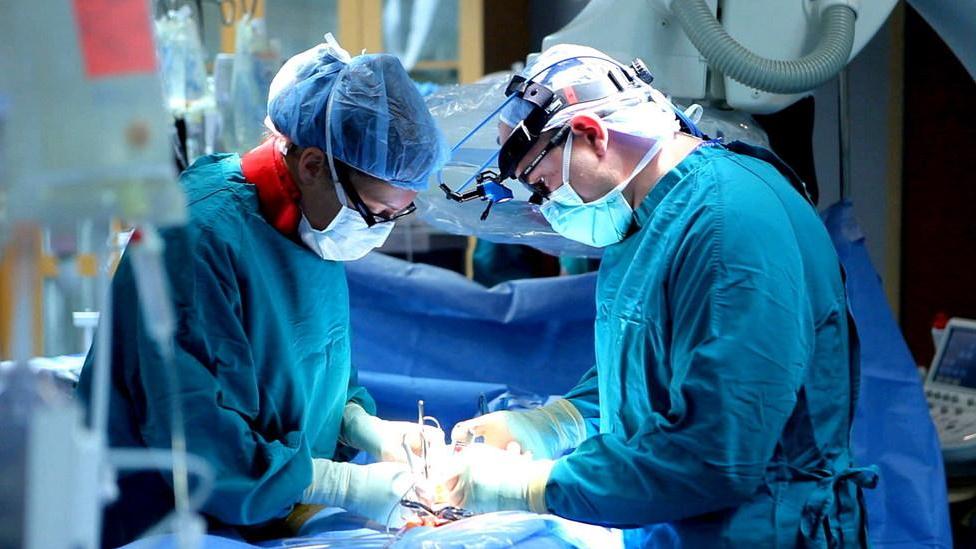 Operata: mangiare è un inferno «Risarcite anche i familiari»