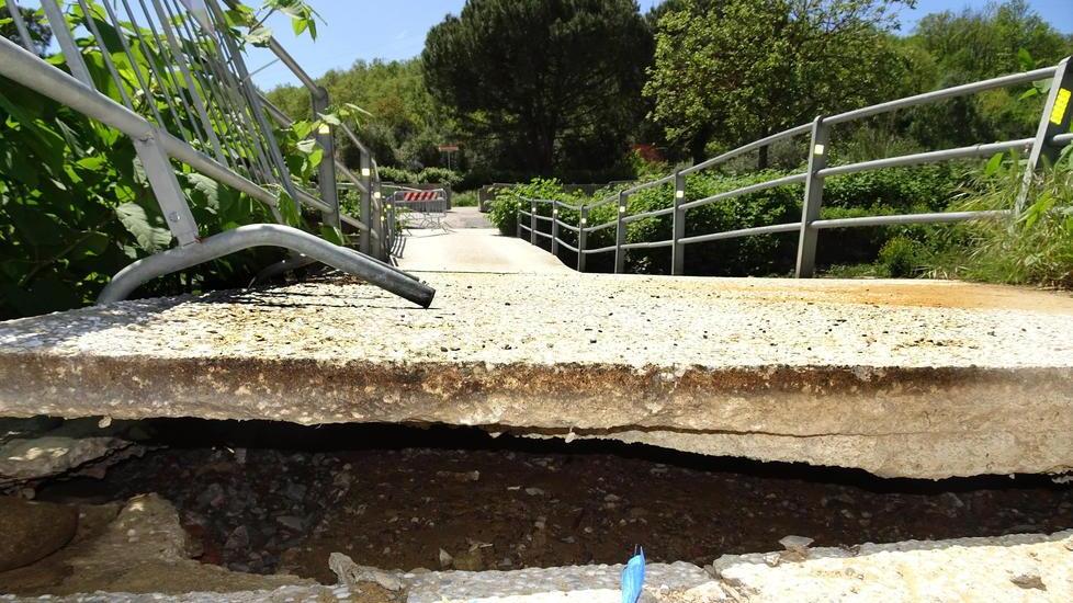 L’attraversamento sul Vincio dove il passaggio è interrotto dai primi di febbraio