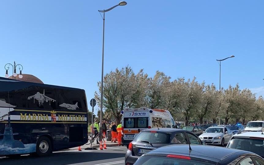 Non paga il parcheggio e minaccia una ausiliare