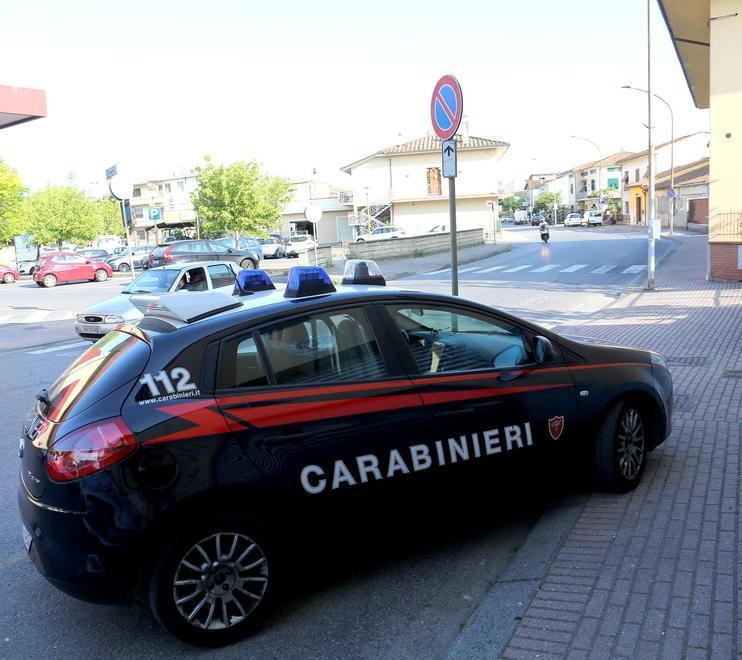 Sassi contro i lampioni poi il tuffo nella laguna Denunciati due studenti