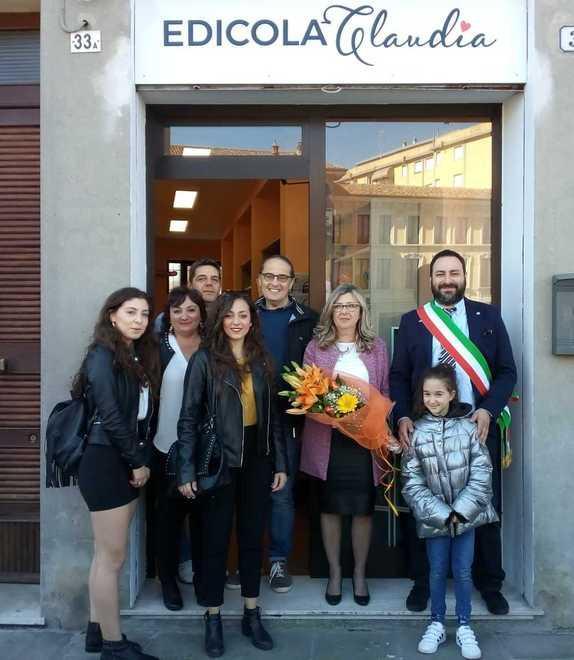Con l’edicola Claudia i quotidiani in piazza